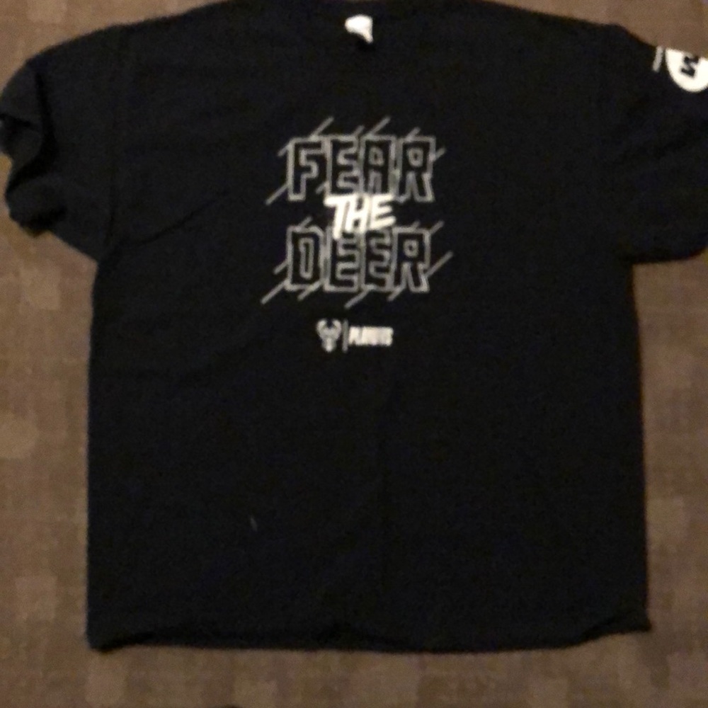 NBA Men’s Milwaukee Bucks T-shirt